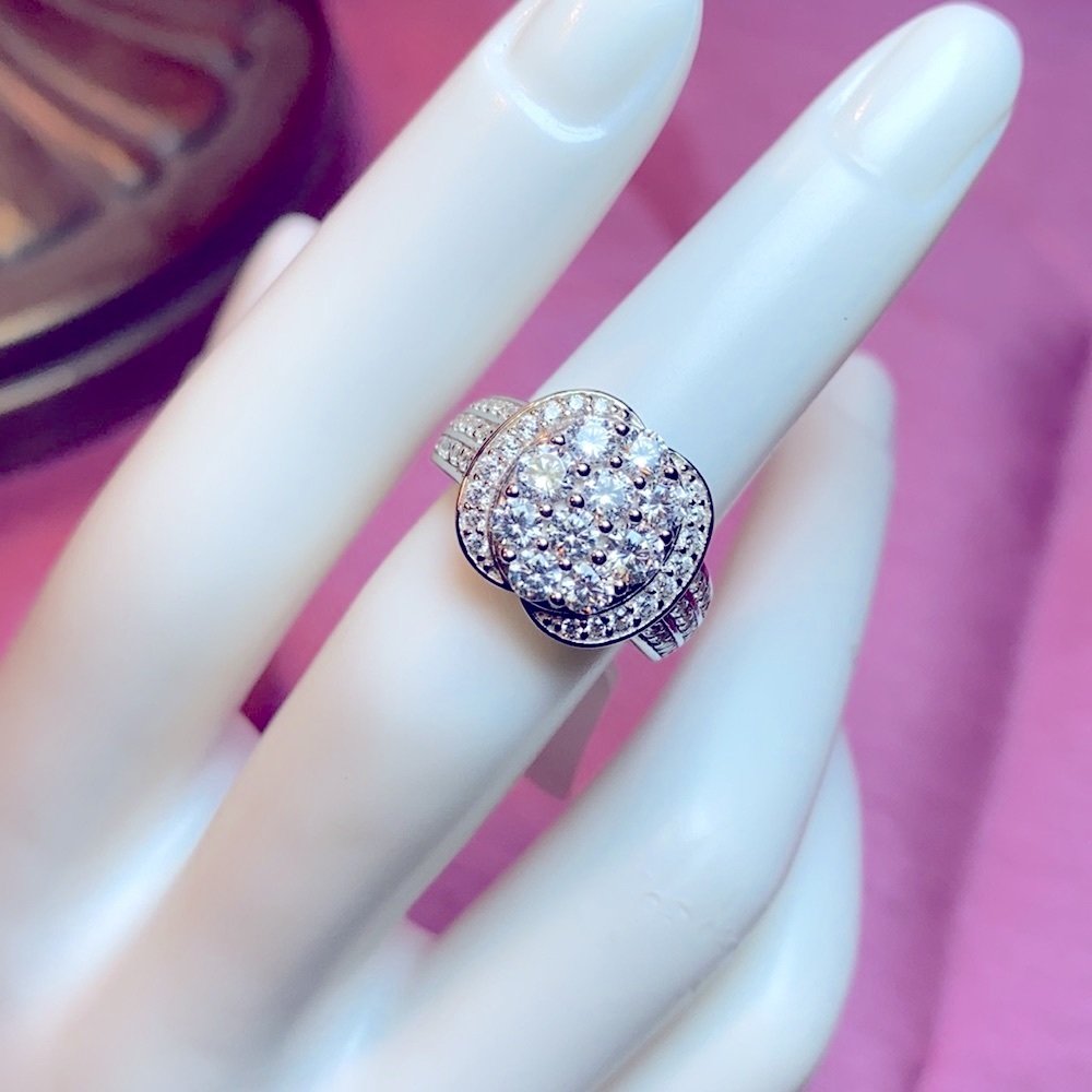 Bella Luce White Diamond Simulant Round Stones - Picture 3 of 8